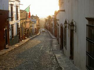 Strasse in San Miguel de Allende bei Sonnenuntergang