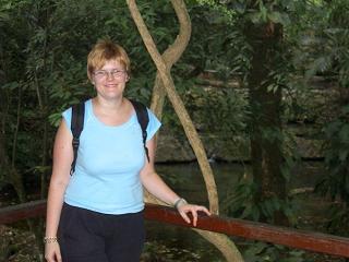 Nicole vor dem Bad der Koenigin