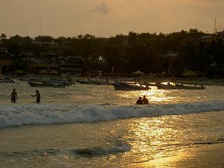 Puerto Escondido in der Abendsonne
