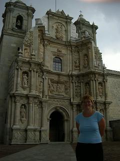 Nicki vor der Hauptkirche