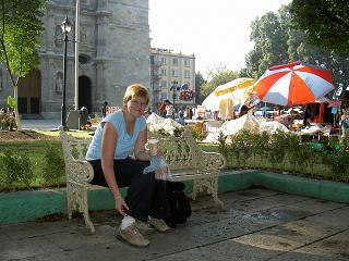 Ein kleiner Markt vor einer der Kirchen