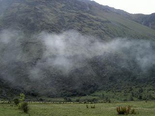 Nebel liegt noch ueber dem Tal
