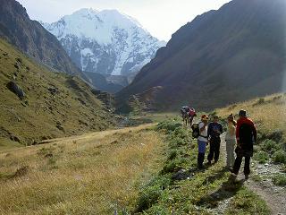 Da muessen wir hin (und links ueber den Pass)