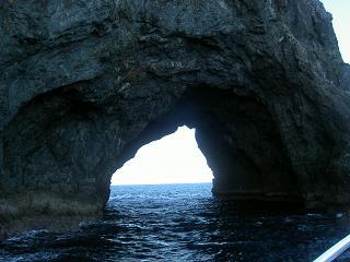 Das beruehmte Hole in the Rock (Felsloch) in der Bay of Islands