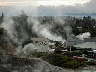 Das dampfende Maori-Dorf