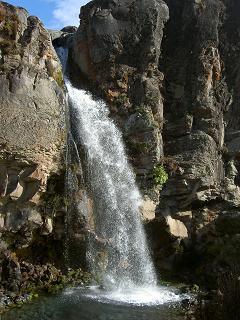 Ein wunderschoener Wasserfall