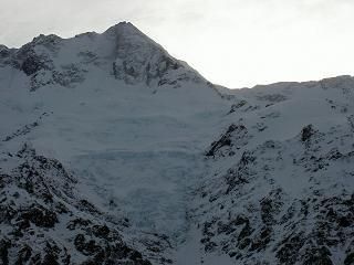 Bei unserer Wanderung wurden wir von Gletschern umrundet..