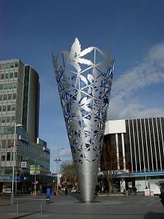 Die Skulptur im Stadtzentrum