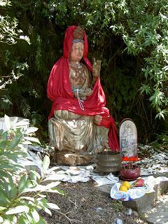 Der versteckte (Buddha) Schrein