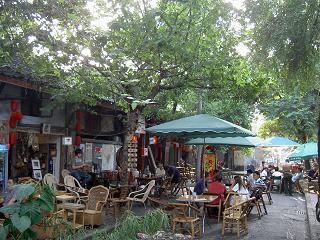 Kneipenstrasse oder Strassenkneipe? Jedenfalls hier war unser Hostel