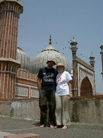 Wir beide mit der Moschee im Hintergrund