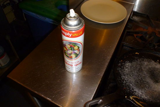 Soetwas braucht der Meisterkoch für die gehobene amerikanische Küche. Zur Not kann man sich damit mit Sicherheit auch einölen.