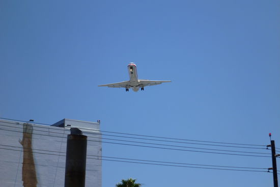 Über Teile des Balboa Parks und über San Diego Downtown fliegen die Linienflieger so niedrig, dass man glaubt sie mit einer Zwille treffen zu können.