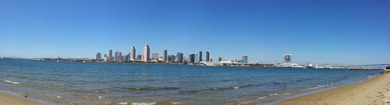 Das ist in etwa der Ausblick von Coronado. In etwas, weil die Skyline im Original erheblich größer scheint.