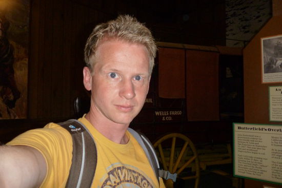 Jawohl, das bin ich, wenn auch mit blödem Blick und schlechter Frisur aber das dürfte dem tollen Eindruck keinen Abbruch tun.