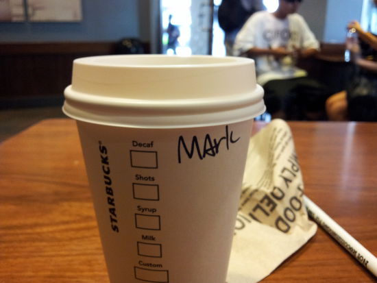 In jedem Junkfoodshop wird man hier nach seinem Namen gefragt. Hielt ich das anfangs noch für eine billige Anmache stellte sich später herraus, dass die Namen auf die Produkte geschrieben werden, damit die Kunden anschließend aufgerufen werden können, um ihre Mahlzeit abzuholen.