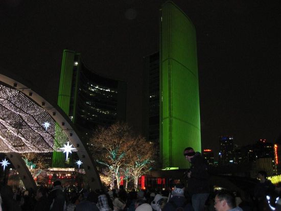 City Hall...Konzert, Feuerwerk und Eislaufbahn