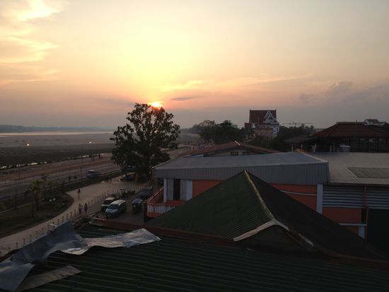 Sonnenuntergang hinterm Baum  