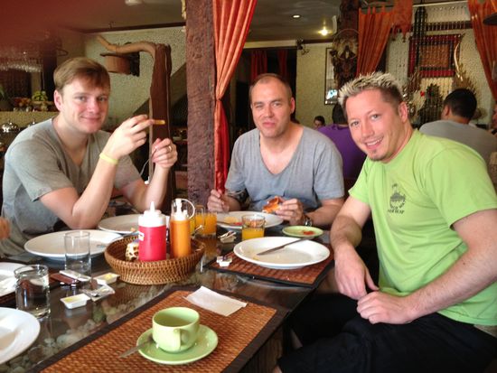 Kurz noch 'ne Stärkung vor der Busfahrt