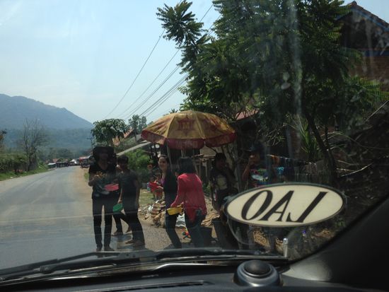 schließen, bevor wieder 'ne Badewanne im Auto entsteht.