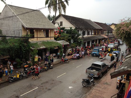 ist die Strassenparty noch in vollem Gange...