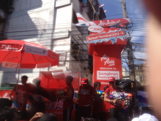 Splish, Splash,... Songkran rules... Was hier abgeht, kann nicht erklärt werden, sondern muss Man(n)/Frau erlebt haben...