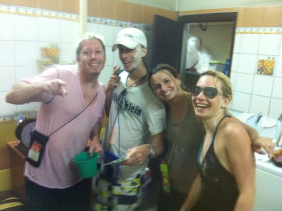 sich Strohy nochmal kurz Make up nachlegen...