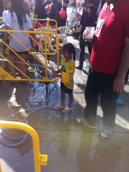 Och süß... das kleine Mädel da...