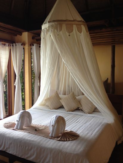 Schlafzimmer (inkl. 2 Elefanten)