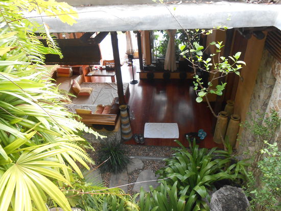 Einblick von oben ins Wohnzimmer