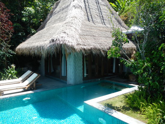 Die Ruhe vor dem Sturm...Gleich kommen die Anderen (also wir) und dann geht's ab...
Zur Info: Das hier ist die Villa Nr.6