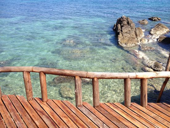 mit Blick auf's Wasser.