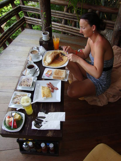 Zur gleichen Zeit bei Martina und Roland... Da kann man schon mal 2-3 Stunden Frühstücken bei diesem Ausblick...