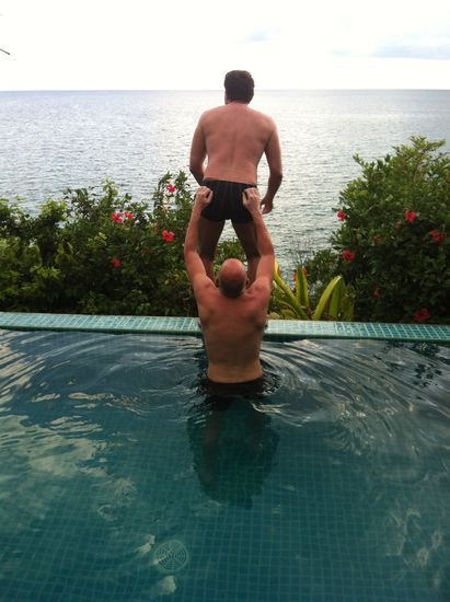 Der Georg hat einen Versuch unternommen, um von hier ins Meer zu springen (10 Meter weit weg und tief)...