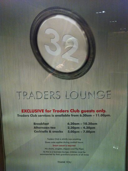 "Check in" ist in der Executive Club Lounge meistens in den oberen Stockwerken... In dem Fall, im 32. Stock!