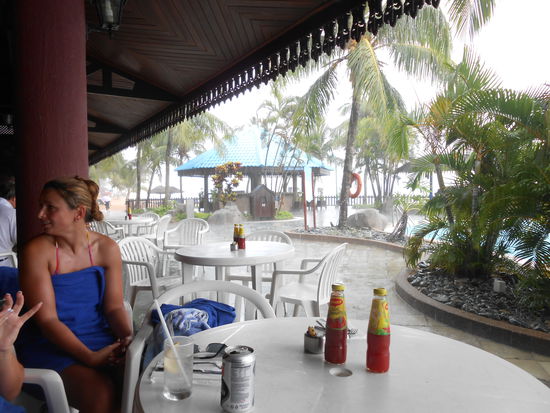 Komisch, aber wenn zwei Flaschen Ketchup auf dem Tisch stehen, dann kann Christine nicht weit weg sein 