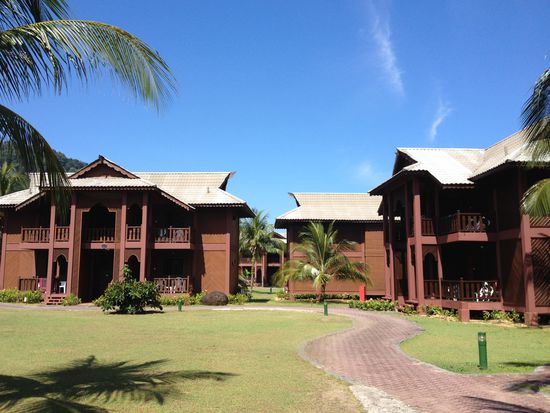 Jetzt ist wieder die Sonne da...
In solchen Bungalows sind wir untergebracht.