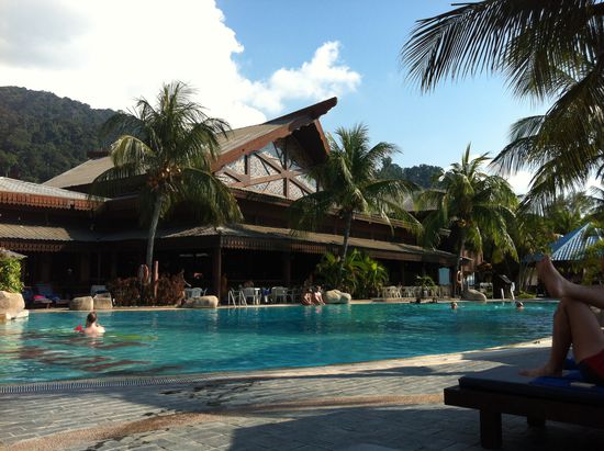 Pool mit Restaurant (Fressnapf) im Hintergrund