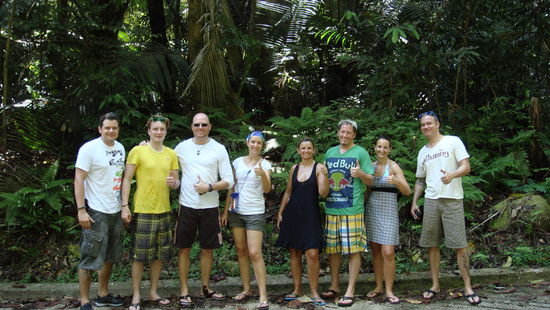 Gruppenfoto: kurz vor dem spannenden Augenblick einen besonderen Baum zu sehen.... und der Baum nennt sich...