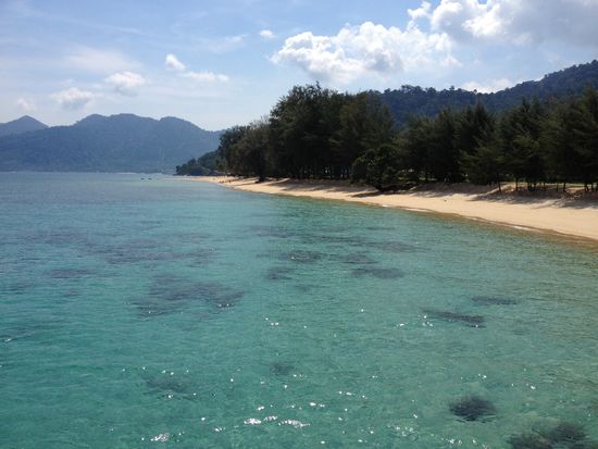 Wieder zurück...
Der Privatstrand im Berjaya ist so groß, dass hier nicht mal Leute sind.