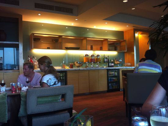 Snacks und Drinks sind hier von 17:30 bis 19:30 for free, wenn man die Executive-Club-Rooms gebucht hat.