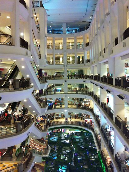 Und dies ist ein kleiner Ausschnitt von einem Flügel der Berjaya Mall. Sie zählt du den Größten in Asien (Nr. 13 in der Welt) und hat 12 Levels...
