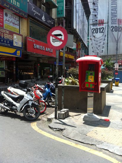 Ok... dann parken wir unsere "Garküche" halt um die Ecke 