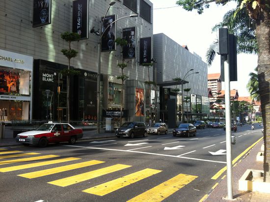 Gegenüber von unserem Hotel ist das Pavilion.
Das Pavilion ist eine etwas gehobenere Mall...