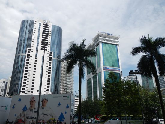 Neben den Petronas Towers (Twin Towers).