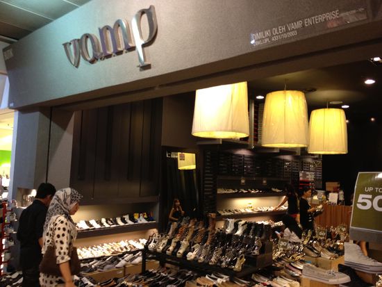 und wieder an unzähligen Läden vorbeigekommen