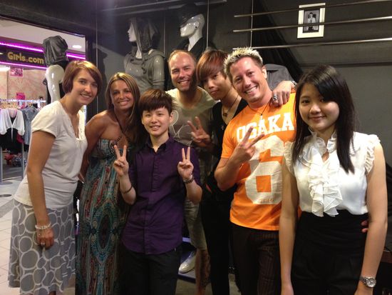 Anatomie... Dies ist mein Spezial-Shop seit 2010. Damals habe ich mir eine Kundenkarte ausstellen lassen, da sie mir keinen Nachlass geben wollten und ich dann, wenn ich mal wieder komme, diese Prozente nutzen kann... Gesagt, getan... Es gab dieses Mal einen fetten Gruppenrabatt.