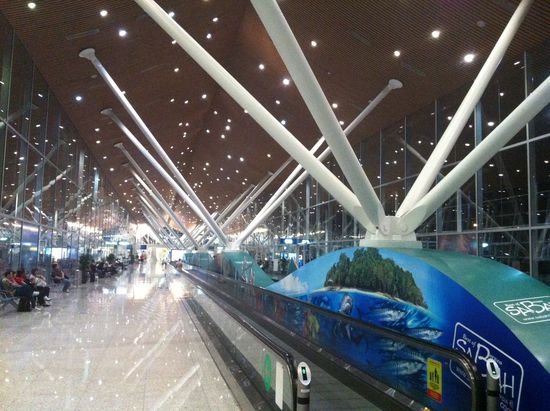 Es geht futuristisch zum Gate