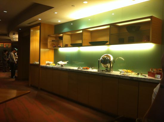 Snacks und Cocktails for free.