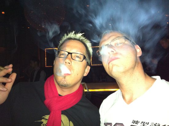 sich 'ne kleine Zigarre gönnen...